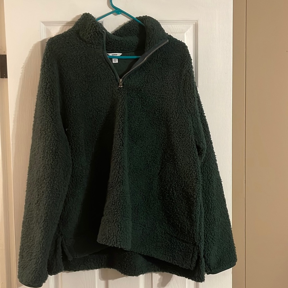Green Sherpa pull over sweatshirt, half zip